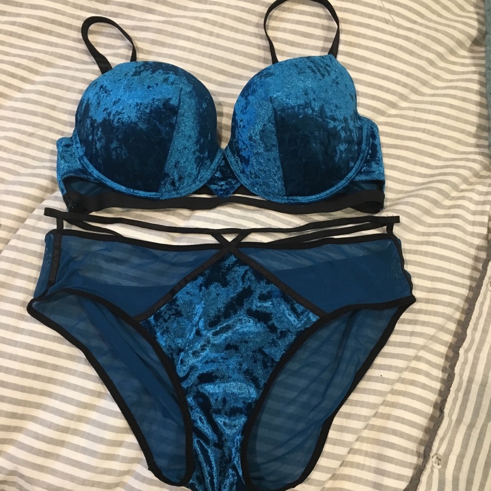 New Blue velvet bra & panties